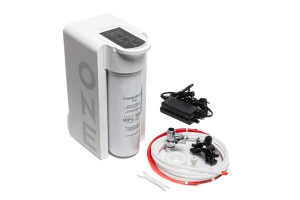 High-quality reverse osmosis water filter system with replacement membrane, installation accessories, and power supply for clean drinking water solutions.