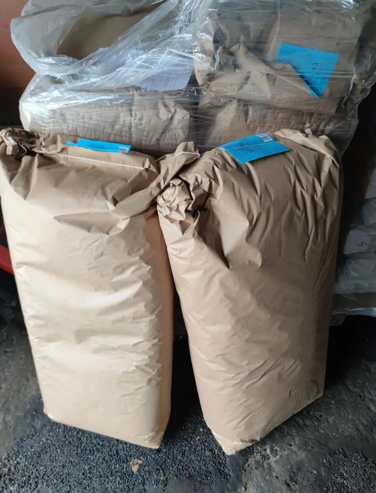 High-quality air filters wrapped in brown paper and plastic packaging, ready for installation or shipping, ideal for HVAC systems, with a focus on durability and efficiency at filterplace.eu.